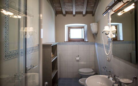 Case Sant'anna 14: Badkamer, Kamer, Eigendom, Loodgieterswerkinrichting, Interieur Ontwerp, Gebouw, Architectuur, Toilet, Wastafel In De Badkamer, Huis