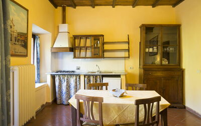 Torchio 3: Kamer, Eigendom, Gebouw, Geel, Meubilair, Interieur Ontwerp, Eetkamer, Huis, Tafel, Plafond