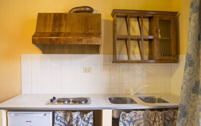 Buondelmonti 3: Kamer, Countertop, Keuken, Cabinetry, Eigendom, Meubilair, Interieur Ontwerp, Plank, Huis, Gebouw