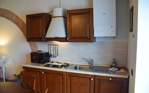 Rocche Di Valiano: Cabinetry, Countertop, Kamer, Meubilair, Keuken, Eigendom, Huis, Gebouw, Wastafel, Interieur Ontwerp