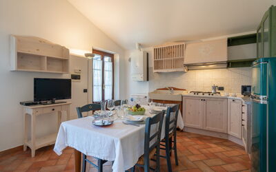 Appartamento Ortensia in Siena, Pool Use, Ac: Countertop, Cabinetry, Meubilair, Eigendom, Tafel, Gebouw, Toestel Van De Keuken, Huishoudapparatuur, Keuken, Hout