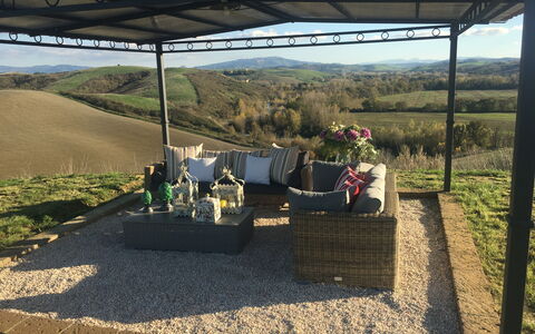 Villa Barbara: Landschap, Bloempot, Bodem, Schaduw, Buitentafel, Tuin, Landscaping, Buitenmeubels, Werf, Kamerplant