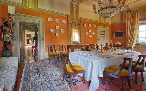 Villa de Ranieri: Kamer, Eigendom, Gebouw, Interieur Ontwerp, Restaurant, Eetkamer, Tafel, Meubilair, Onroerend Goed, Plafond