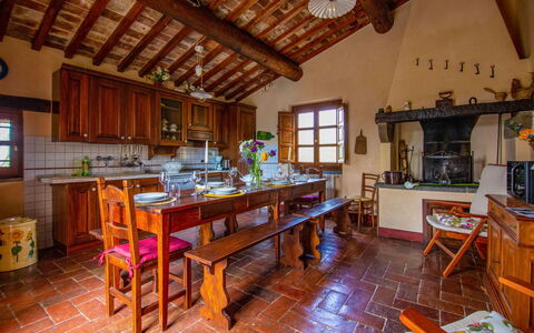 Collina dei Fiori: Meubilair, Hout, Tafel, Huis, Huis, Interieur Ontwerp, Keuken, Keuken En Eettafel, Stoel, Kamer