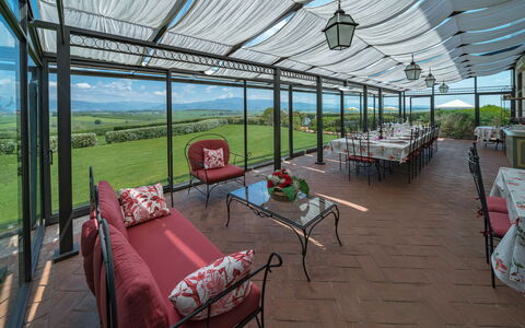 Villa Dei Michelangioli a Brolio: Eigendom, Canopy, Onroerend Goed, Schaduw, Gebouw, Kamer, Veranda, Interieur Ontwerp, Patio, Outdoor Structuur