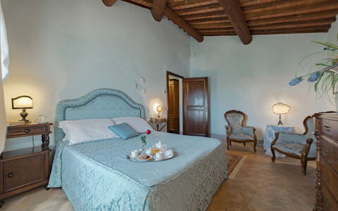 Villa Dei Michelangioli a Brolio: Slaapkamer, Kamer, Meubilair, Bed, Eigendom, Interieur Ontwerp, Laken, Gebouw, Bed Frame, Plafond