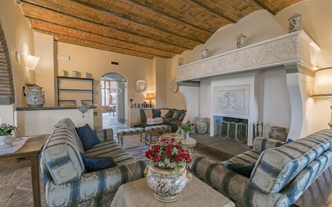 Villa Dei Michelangioli a Brolio: Kamer, Eigendom, Woonkamer, Gebouw, Interieur Ontwerp, Meubilair, Onroerend Goed, Huis, Huis, Plafond