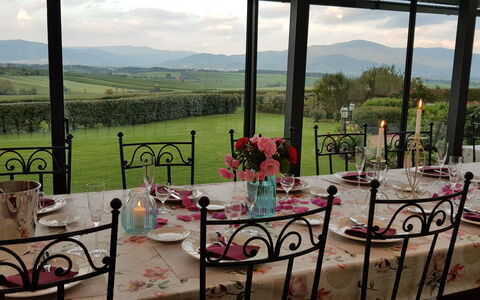 Villa Dei Michelangioli a Brolio: Eigendom, Restaurant, Ijzer, Kamer, Tafel, Onroerend Goed, Huis, Gebouw, Vakantie, Meubilair