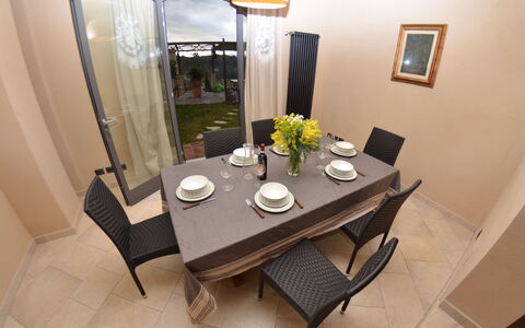 Al Colle Di Lari: Kamer, Eigendom, Eetkamer, Meubilair, Tafel, Interieur Ontwerp, Verdieping, Onroerend Goed, Gebouw, Keuken En Eettafel