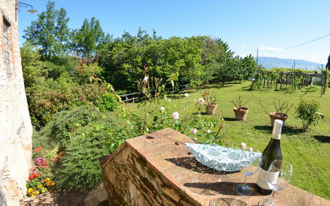 Bettina!: Eigendom, Gras, Onroerend Goed, Huis, Boom, Tuin, Verblijf, Landschap, Landelijk Gebied, Land Lot