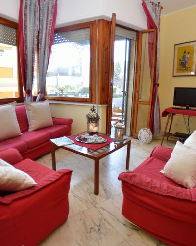 Carnevale: Woonkamer, Meubilair, Kamer, Eigendom, Interieur Ontwerp, Gebouw, Bankstel, Onroerend Goed, Gordijn, Huis