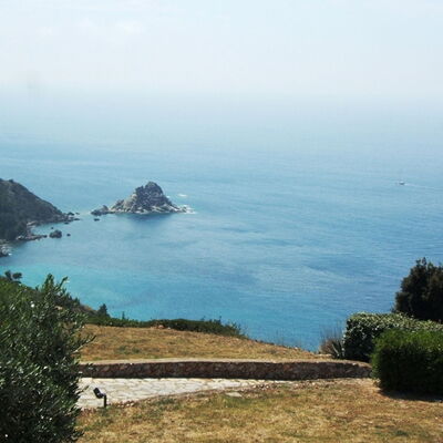 Raggio Di Sole Sull'argentario: Lucht, Zee, Kust, Kust En Oceanic Landvormen, Atmosferisch Fenomeen, Voorgebergte, Oceaan, Headland, Baai, Boom