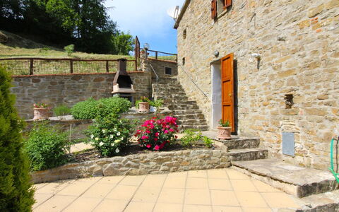 La Casa del Nonno: Fabriek, Gebouw, Lucht, Venster, Bloem, Boom, Weg Oppervlak, Deur, Bloempot, Huis