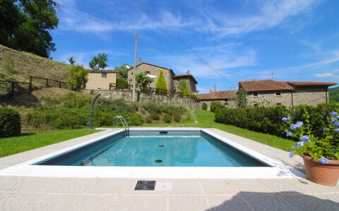 La Casa del Nonno: Water, Fabriek, Wolk, Lucht, Eigendom, Gebouw, Blauw, Zwembad, Boom, Bloempot