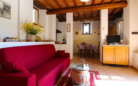 La Casa del Nonno: Kamer, Eigendom, Gebouw, Meubilair, Huis, Interieur Ontwerp, Woonkamer, Plafond, Onroerend Goed, Tafel