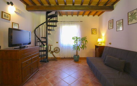 Villa le Balze: Flooring, Interieur Ontwerp, Meubilair, Verdieping, Hout, Kamer, Plafond, Verlichting, Woonkamer, Appartement