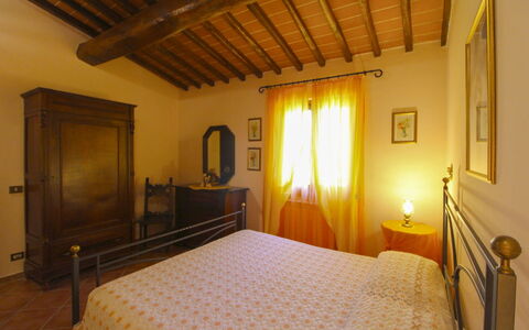 Villa le Balze: Meubilair, Muur, Interieur Ontwerp, Bed, Hout, Slaapkamer, Flooring, Verdieping, Plafond, Kamer