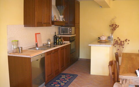 Casa Alla Minuccia Di Villa a Sesta: Kamer, Eigendom, Meubilair, Cabinetry, Gebouw, Keuken, Verdieping, Interieur Ontwerp, Huis, Tegel