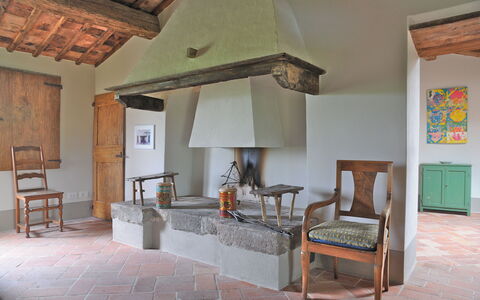 Podere Palazzo: Kamer, Eigendom, Gebouw, Interieur Ontwerp, Meubilair, Woonkamer, Huis, Plafond, Onroerend Goed, Tafel