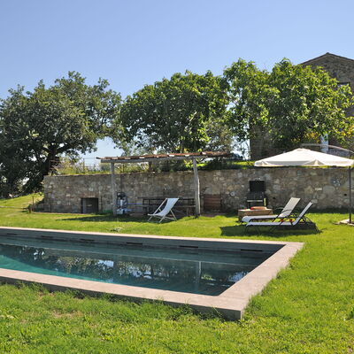 Podere Palazzo: Architectuur, Eigendom, Huis, Boom, Gras, Gebouw, Landgoed, Huis, Fabriek, Landschap