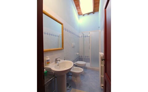 Galleria di Brolio: Eigendom, Kamer, Gebouw, Badkamer, Architectuur, Huis, Interieur Ontwerp, Onroerend Goed, Plafond, Loodgieterswerkinrichting