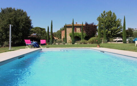 Galleria di Brolio: Water, Lucht, Fabriek, Eigendom, Zwembad, Gebouw, Azure, Boom, Vrije Tijd, Gras