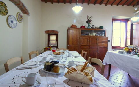 Galleria di Brolio: Kamer, Eigendom, Meubilair, Interieur Ontwerp, Gebouw, Huis, Restaurant, Onroerend Goed, Slaapkamer, Eetkamer