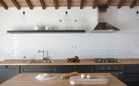 Quercia Al Poggio - Weddings And Events: Countertop, Cabinetry, Eigendom, Meubilair, Keuken, Gootsteen, Hout, Kraan, Interieur Ontwerp, Wastafel