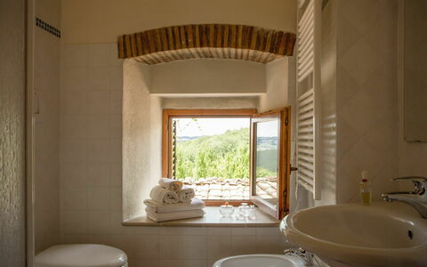 Quercia Al Poggio - Weddings And Events: Gebouw, Kraan, Wastafel, Loodgieterswerkinrichting, Venster, Spiegel, Hout, Fabriek, Wastafel In De Badkamer, Badkamer