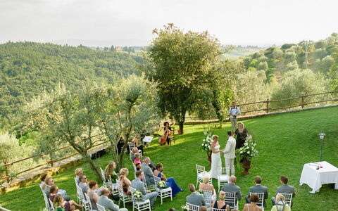 Quercia Al Poggio - Weddings And Events: Lucht, Fabriek, Wolk, Stoel, Boom, Vegetation, Klapstoel, Gras