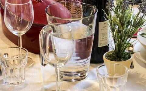 Villa Eleonora: Brunch, Maaltijd, Tafel, Voedsel, Glaswerk, Wijnglas, Restaurant, Ontbijt, Champagne Stemware, Kamer