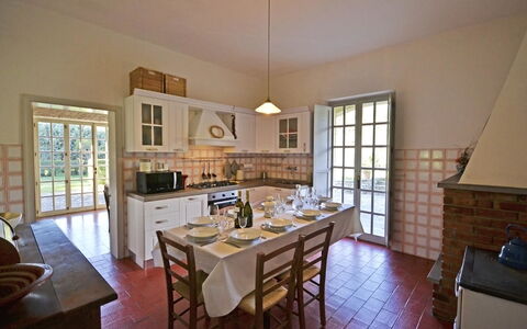 Villa Mimosa: Eigendom, Kamer, Gebouw, Meubilair, Interieur Ontwerp, Verdieping, Plafond, Huis, Keuken, Onroerend Goed