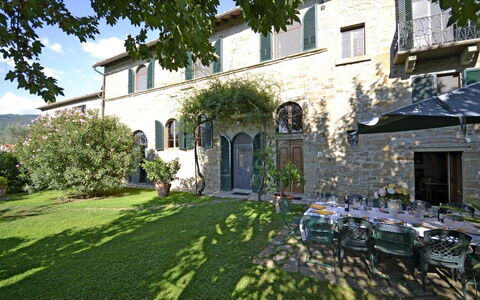 Villa Santa Maria: Eigendom, Huis, Huis, Gebouw, Werf, Woongebied, Onroerend Goed, Landgoed, Backyard, Gras