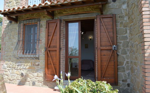 Villa Rubino: Eigendom, Gebouw, Huis, Venster, Onroerend Goed, Deur, Veranda, Facade, Verblijf, Huis