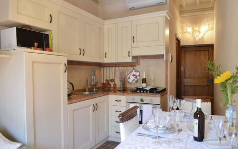 Appartamento Il Teatro: Countertop, Kamer, Cabinetry, Keuken, Meubilair, Eigendom, Gebouw, Interieur Ontwerp, Huis, Huis