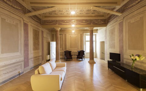 Appartamento Imperiale: Gebouw, Interieur Ontwerp, Kamer, Eigendom, Plafond, Verdieping, Muur, Lobby, Meubilair, Woonkamer