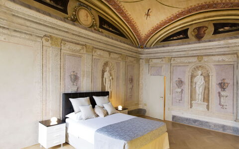 Appartamento Imperiale: Eigendom, Kamer, Interieur Ontwerp, Gebouw, Meubilair, Plafond, Slaapkamer, Architectuur, Muur, Bed