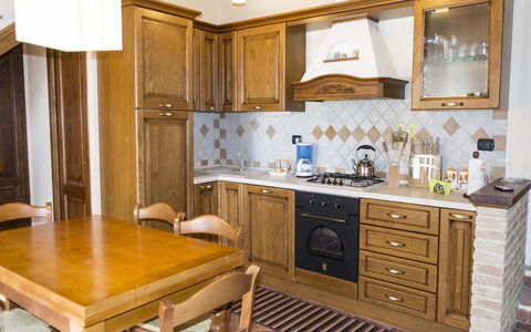 Villa Camelia: Meubilair, Countertop, Cabinetry, Kamer, Keuken, Eigendom, Interieur Ontwerp, Gebouw, Huis, Verdieping