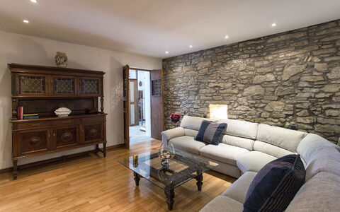 Villa Del Sole: Kamer, Woonkamer, Eigendom, Meubilair, Interieur Ontwerp, Muur, Gebouw, Verdieping, Onroerend Goed, Houten Vloer