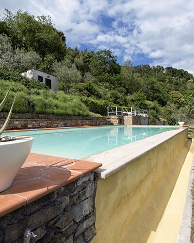 Villa Del Sole: Eigendom, Onroerend Goed, Zwembad, Huis, Vakantie, Boom, Villa, Gebouw, Landgoed, Backyard