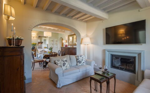 Villa Chiara: Kamer, Woonkamer, Eigendom, Meubilair, Gebouw, Interieur Ontwerp, Plafond, Huis, Verdieping, Onroerend Goed