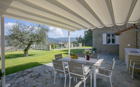 Villa Chiara: Eigendom, Gebouw, Huis, Onroerend Goed, Huis, Patio, Landgoed, Kamer, Veranda, Interieur Ontwerp