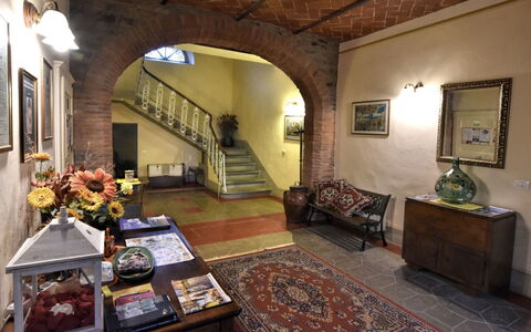 Villa Il Palazzo: Gebouw, Eigendom, Kamer, Interieur Ontwerp, Architectuur, Plafond, Huis, Verdieping, Flooring, Meubilair