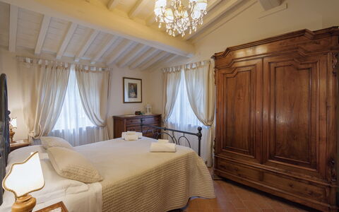 Villa Ginestra: Slaapkamer, Kamer, Meubilair, Bed, Eigendom, Laken, Interieur Ontwerp, Bed Frame, Plafond, Suite