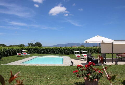 Villa Mira: Gazon, Zwembad, Tuin, Buitenmeubels, Werf, Hacienda, Boerderij, Landscaping, Villa, Backyard