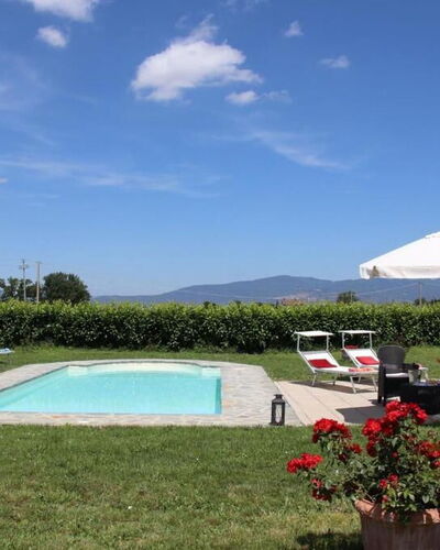 Villa Mira: Gazon, Zwembad, Tuin, Buitenmeubels, Werf, Hacienda, Boerderij, Landscaping, Villa, Backyard