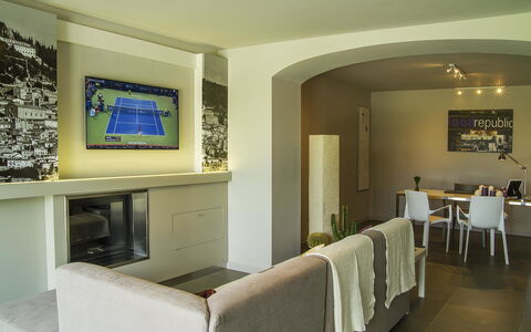 Villa Degli Ulivi: Kamer, Eigendom, Interieur Ontwerp, Meubilair, Gebouw, Woonkamer, Muur, Onroerend Goed, Architectuur, Huis