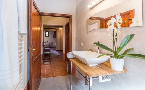 Villa Marina: Kamer, Eigendom, Gebouw, Interieur Ontwerp, Huis, Meubilair, Onroerend Goed, Suite, Verdieping, Badkamer