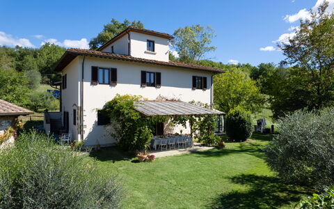 Villa Marina: Fabriek, Lucht, Wolk, Gebouw, Venster, Boom, Huis, Land Lot, Natuurlijk Landschap, Gras