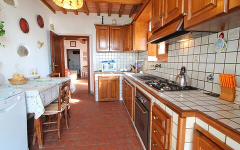 Podere Santa Lucia: Eigendom, Countertop, Kamer, Keuken, Gebouw, Meubilair, Cabinetry, Interieur Ontwerp, Onroerend Goed, Huis